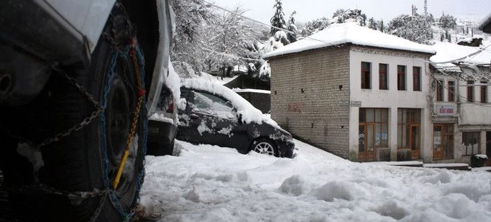 Με αντιολισθητικές αλυσίδες η κίνηση σε Κοζάνη, Φλώρινα, Γρεβενά, Καστοριά